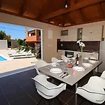 Anda Villa