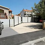 Anda * Zara